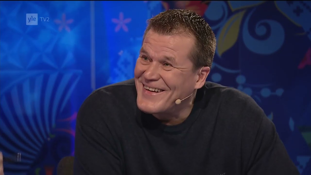 Sochi 2014 FIN-CAN. Vaahteranlehti melekeen vapisee.