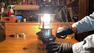 Feb.1984 Coleman Canada 335 vintage lantern Iight 点火動画 - YouTube
