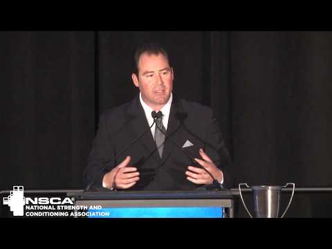 matt-krause-accepts-the-nsca-2018-professional-strength-and-conditioning-coach-of-the-year-award