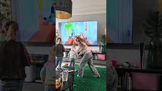 De  drie zussen aan het dansen op Just dance 🥰🥰#vlog #dansen #zussen #vloggers #lol @DeBillys 🩷