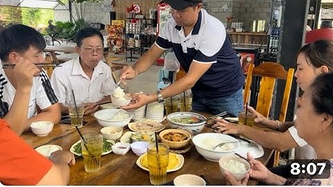 BỮA CƠM TRƯA BÊN GIA ĐÌNH - Món ăn đơn giản mà ngon.