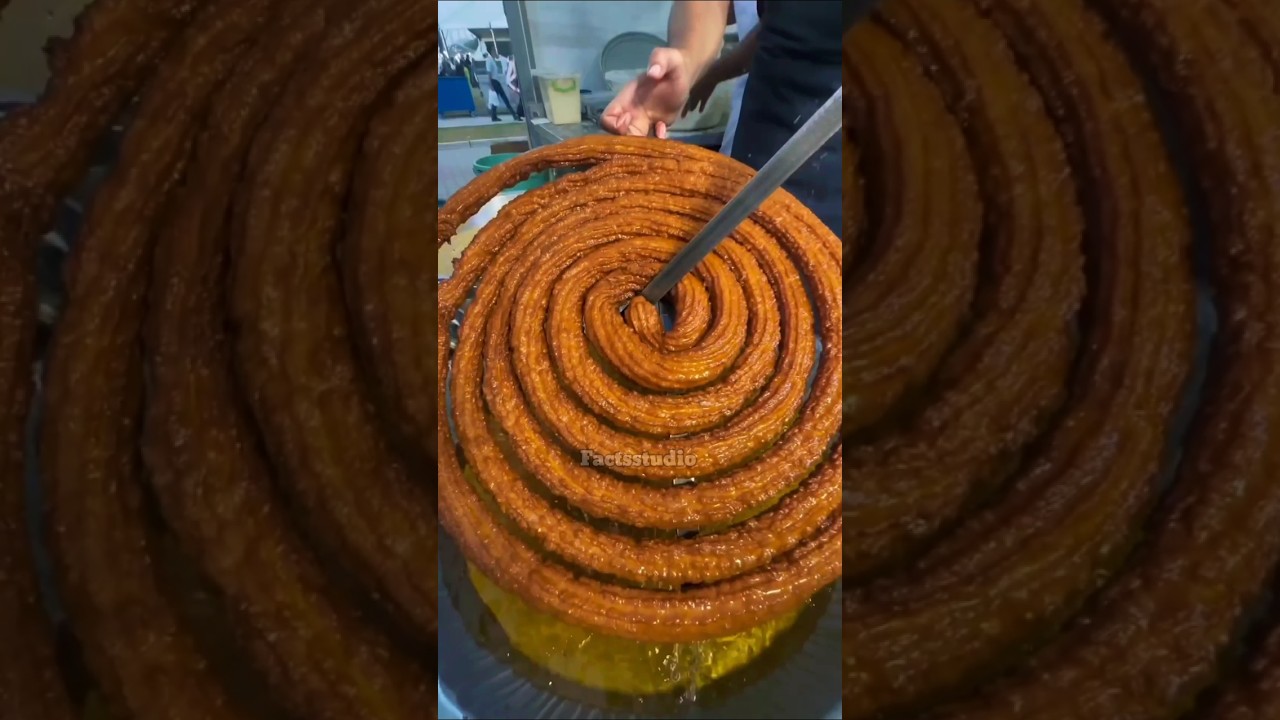 Huge jalebi of turkey 😲👌 