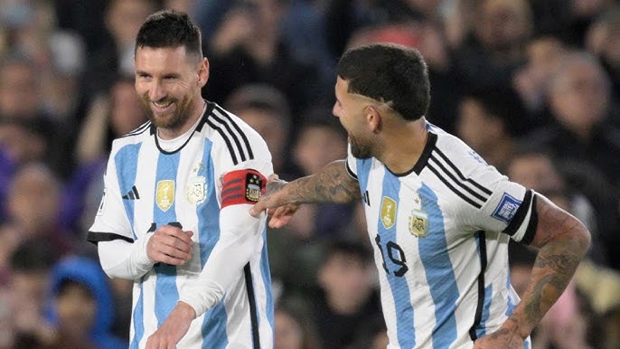Messi volvió a la Selección Argentina con gran ovación y un tiro libre que reventó el palo - YouTube