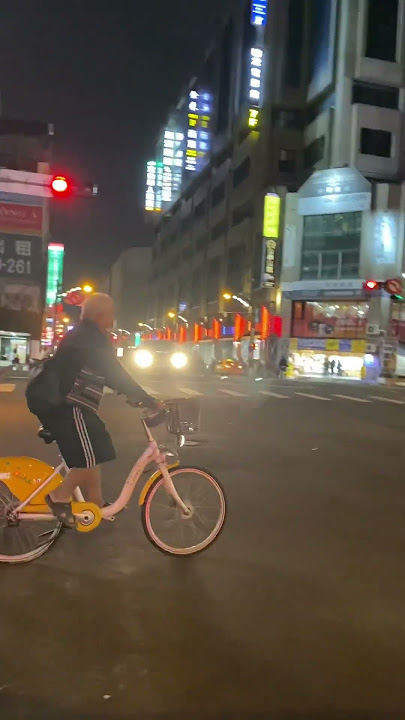 Malam hari di kota taichung piramit ( Taiwan)