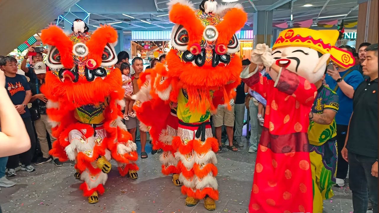 Lion Dance went to Xiaomi Shop with Choy San Yeh