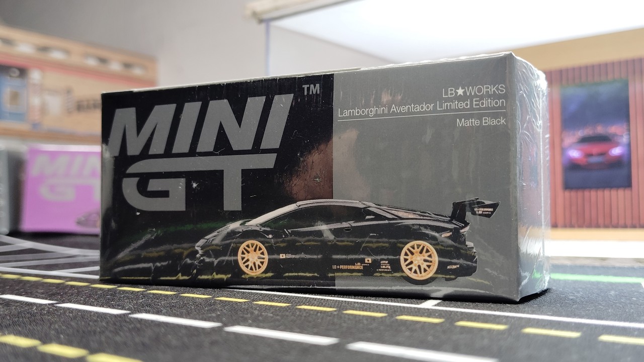 Unboxing Mini GT Lamborghini Aventador Limited Edition [Matte
