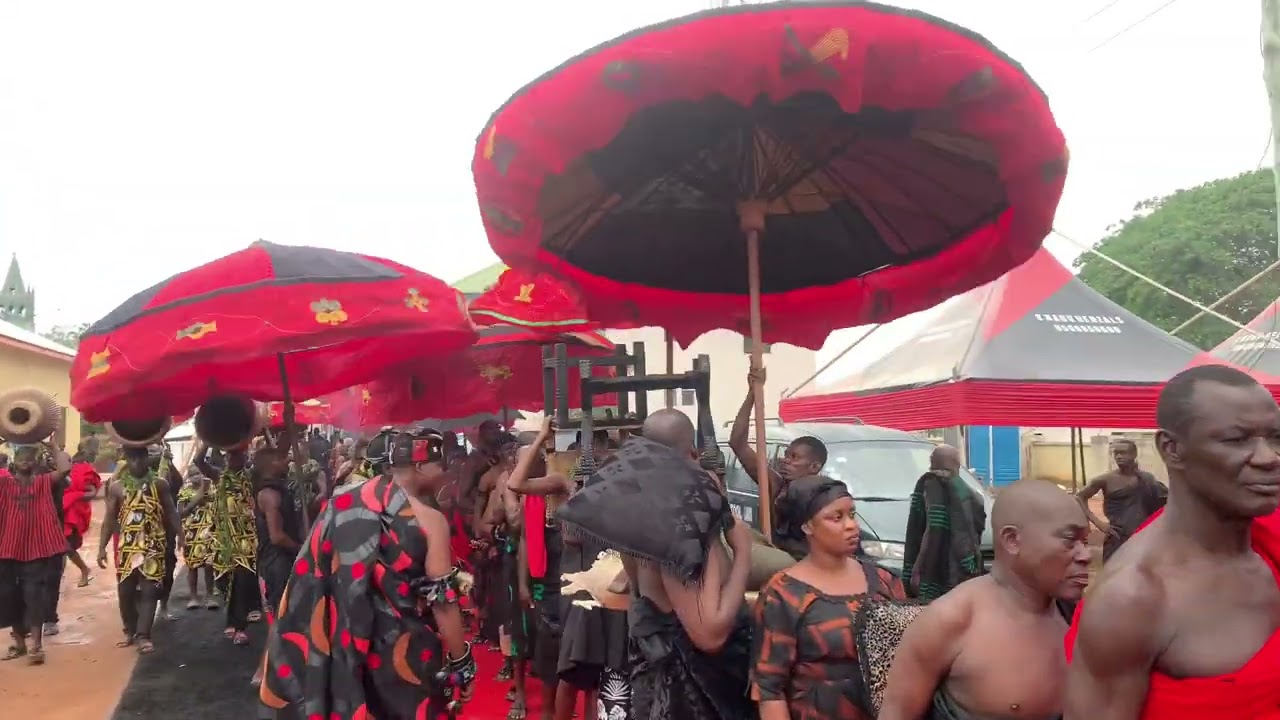 KWAHU OBOMENG HENE AND KWAHU MANHENE AT BOMPATA MANHENE FUNERAL 