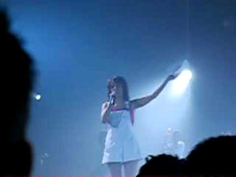 Alizee - 2004-01-17 - Concert Extract - Le Zenith - 07 - Remerciements 1.Avi