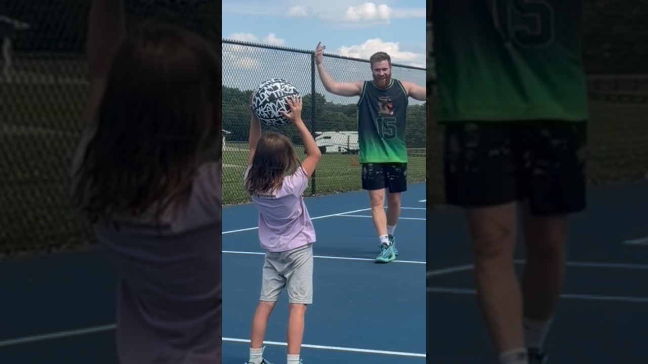 Hooping with the community 😂 #basketball #dunk