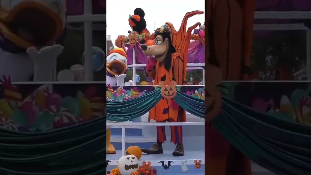 Mickey and Friends Halloween Cavalcade Disneyland MainStreet USA 2022