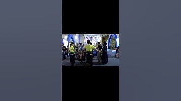 Thiếu nữ xinh đẹp, duyên dáng bên điệu xòe Thái truyền thống.