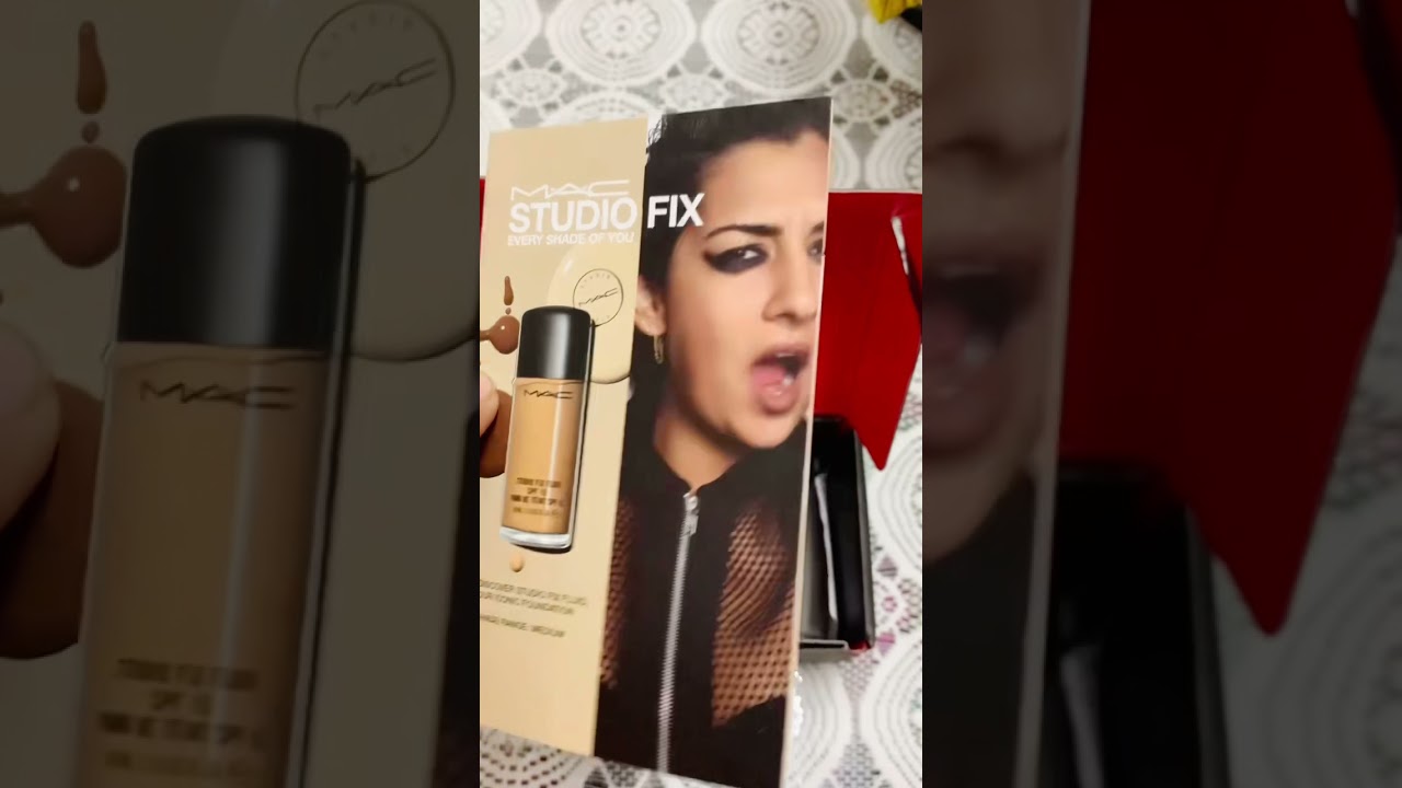 Unboxing MAC Kajal eyeliner from Nykaa and free foundation samples with it 