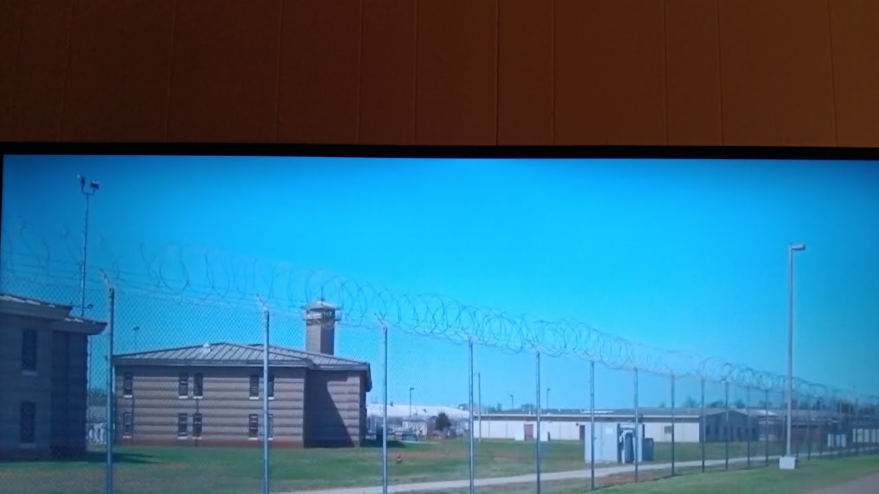 часть 1. пожизненно заключенный пытался убить меня из-за своего парня-гея в тюрьме @worldstarhiphop