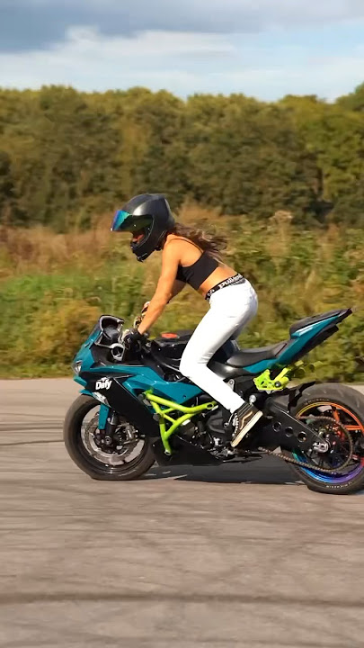 Have a good day 🔥 #bike #moto #stunt #motorcycle #bikergirl #drift #stuntgirl #ride