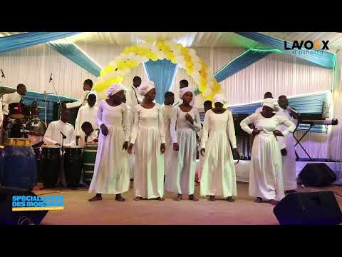 La Chorale LUMIERE DE DIEU Sur Scène à La CITE CELESTE AKODESSEWA