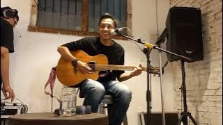 Chikin Caffeine - Aku Takkan Memiliki