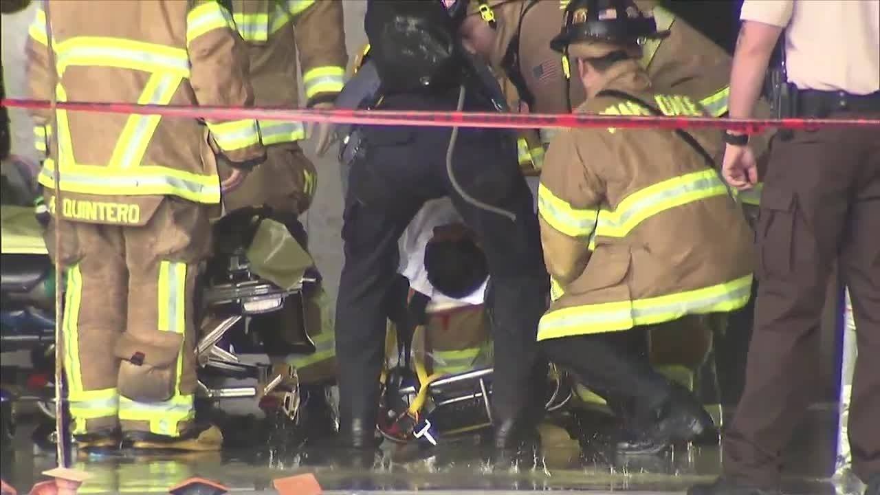 Construction worker struck by lightning in Miami - YouTube