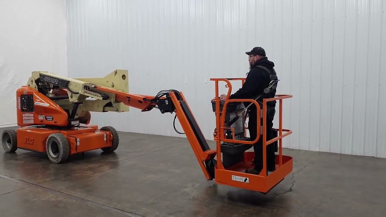 E329932 - JLG E400AJP Narrow 500 Lb Capacity Personnel Lift