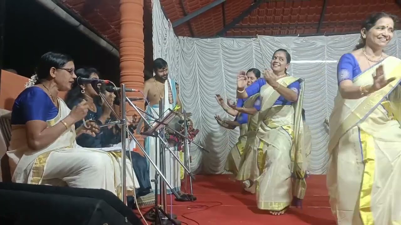 കാണിപ്പയ്യൂർ കൈകൊട്ടിക്കളി സംഘം കുമരനെല്ലൂർ കറുവണ്ണ ക്ഷേത്രത്തിൽ അവതരിപ്പിച്ച കൈ കൊട്ടിക്കളി