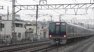 JR西日本 207系 体質改善車 普通松井山手行 大蔵谷駅 通過(後追い)