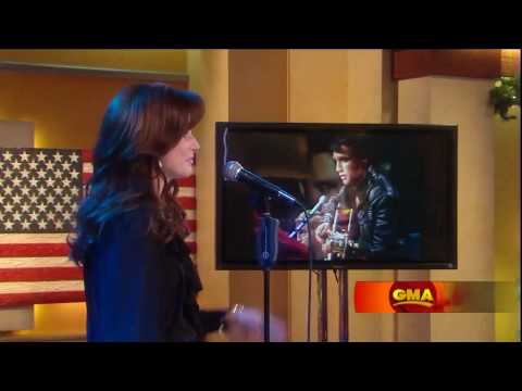 Martina McBride Performs Blue Christmas On Good Morning America