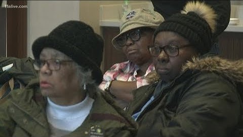 Early voting in Georgia brings questions about new voting machines