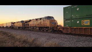 😎 (High-Def!) Union Pacific (UP) 2+2 Double-Stacked Indermodal! 💯