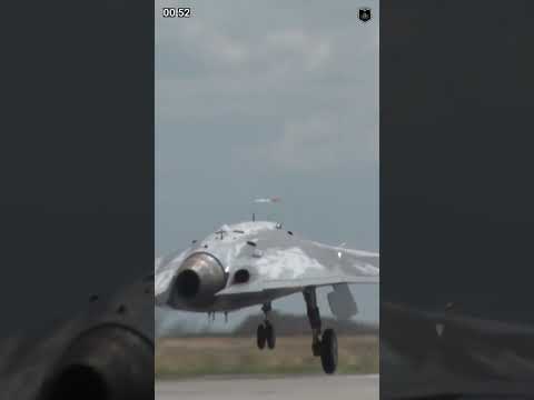 Russian S-70 Okhotnik Heavy Stealth Drone Flight #viral #russia #fighterjets #okhotnik #drone