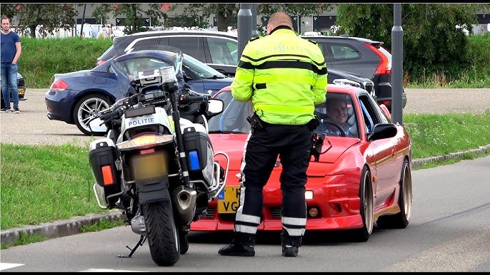 Défilé du 1er mai : cette Porsche mal garée a été recouverte d'autocollants  -  - France, Faits divers