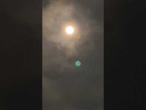 Video: Dab tsi ntawm lub hnub koj pom thaum lub hnub ci eclipse?