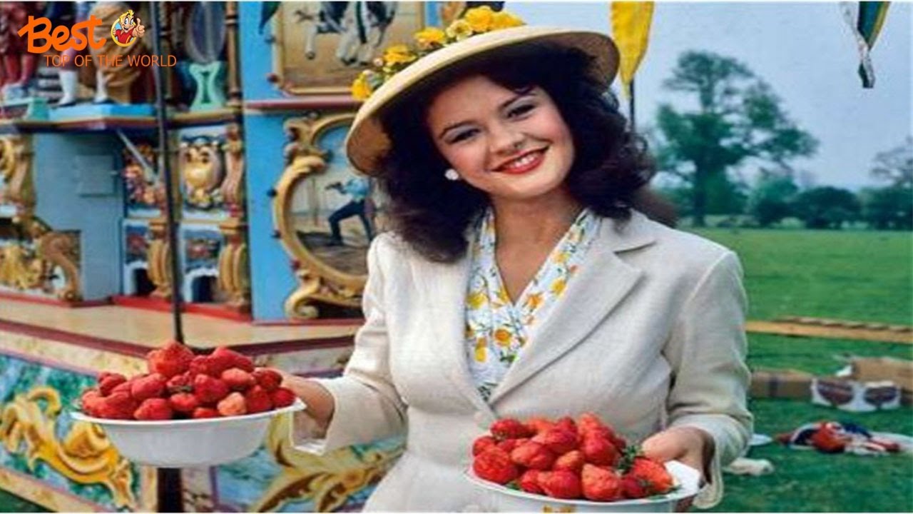 Top 25 Pictures of Young Catherine Zeta Jones - YouTube