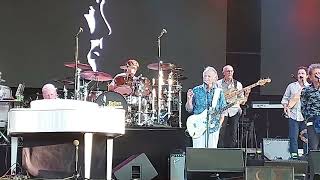 Brian Wilson with Al Jardine &amp; Blondie Chaplin performing Heroes &amp; Villains