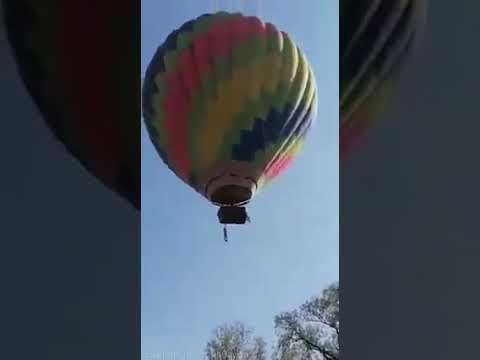 Hombre se salva de caer de globo aerostático, en Teotihuacán