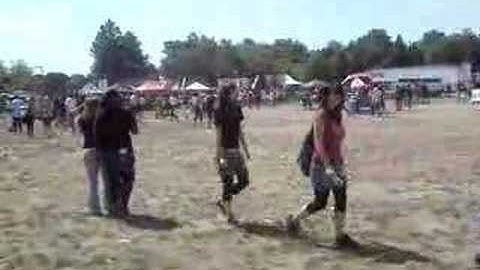 Warped Tour 2007, Montreal: Walking to the stages