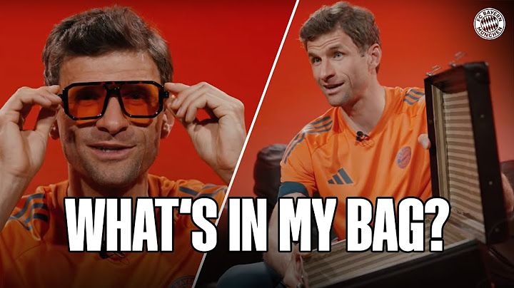 Underpants & toothbrush or Bavarian mustard & pretzels? | What's in my bag with Thomas Müller 👝