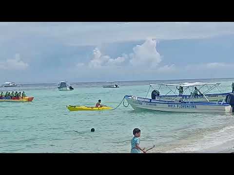 ooh nooo the banana boat drag by the yatch 🙏🙏🙏