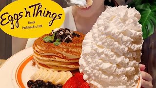 ひとりエッグスンシングス！ホイップてんこ盛りティラミスパンケーキを食べる！ハワイで人気のパンケーキEggs'nThings【スイーツちゃんねるあんみつの食レポ】
