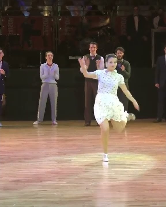 Beautiful Lady Charleston dance👍😍