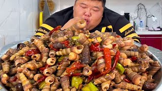 Monkey bro fried spicy snails  cried eating; friends fled  no one stood it! [Fat Monkey]