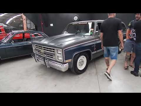 SUBURBAN SILVERADO V8 BIG BLOCK CRAZY SOUND