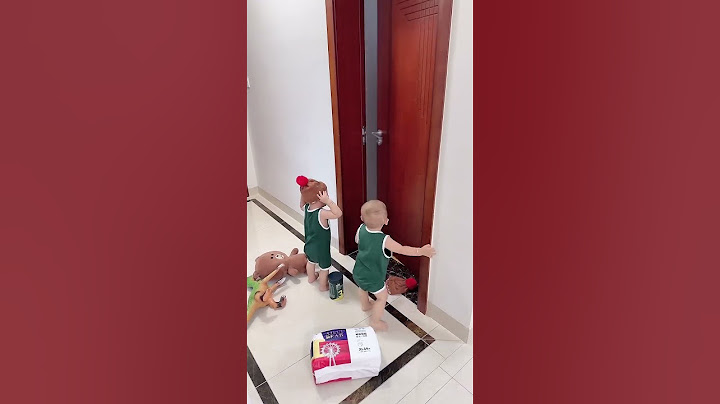 也不知道短短的几分钟闯了多大的祸，能连人带行李的被扔出来！  #funny #funnybaby #comedy #cutebaby #cute