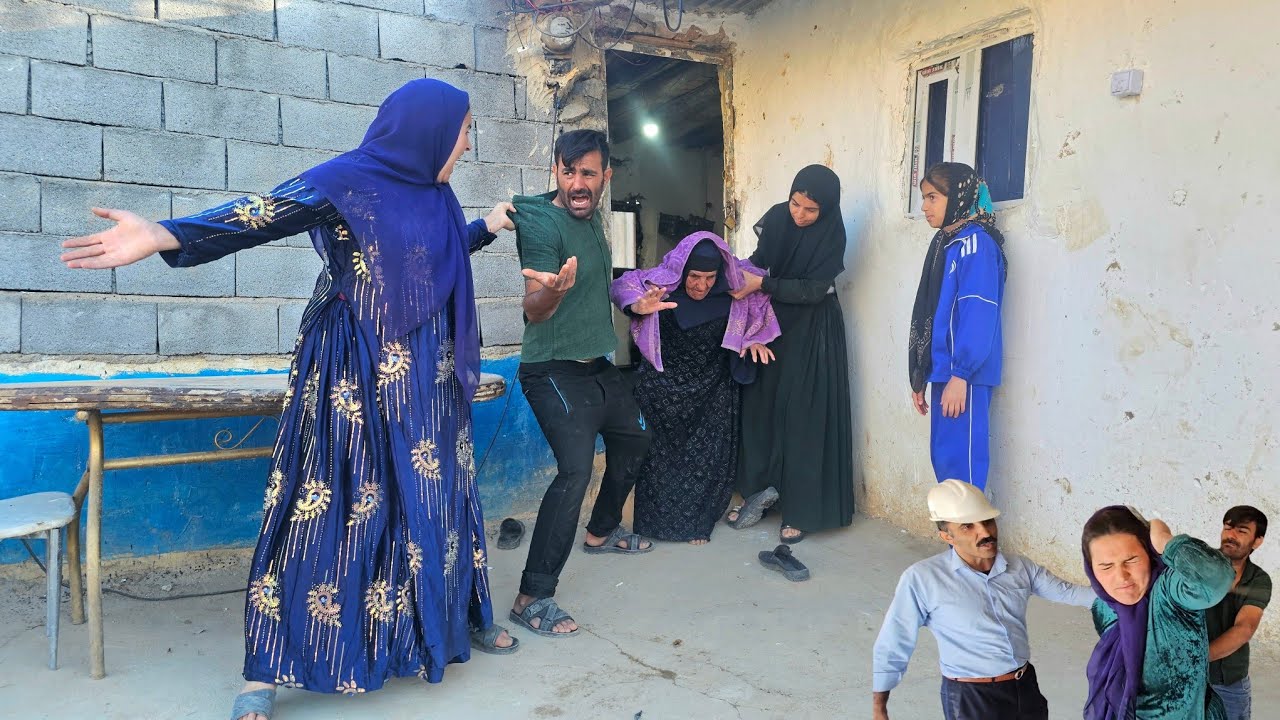 Documentary Stepmother:The StrangerWho Takes Grandma to the Bathand Zahra's Dissatisfaction with Him