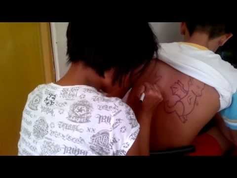 Video: Ang Babaeng Nahuhumaling Sa Mga Tattoo Ay Gumastos Ng 2 Milyong Rubles Upang Gawing Isang Buhay Na Pagpipinta