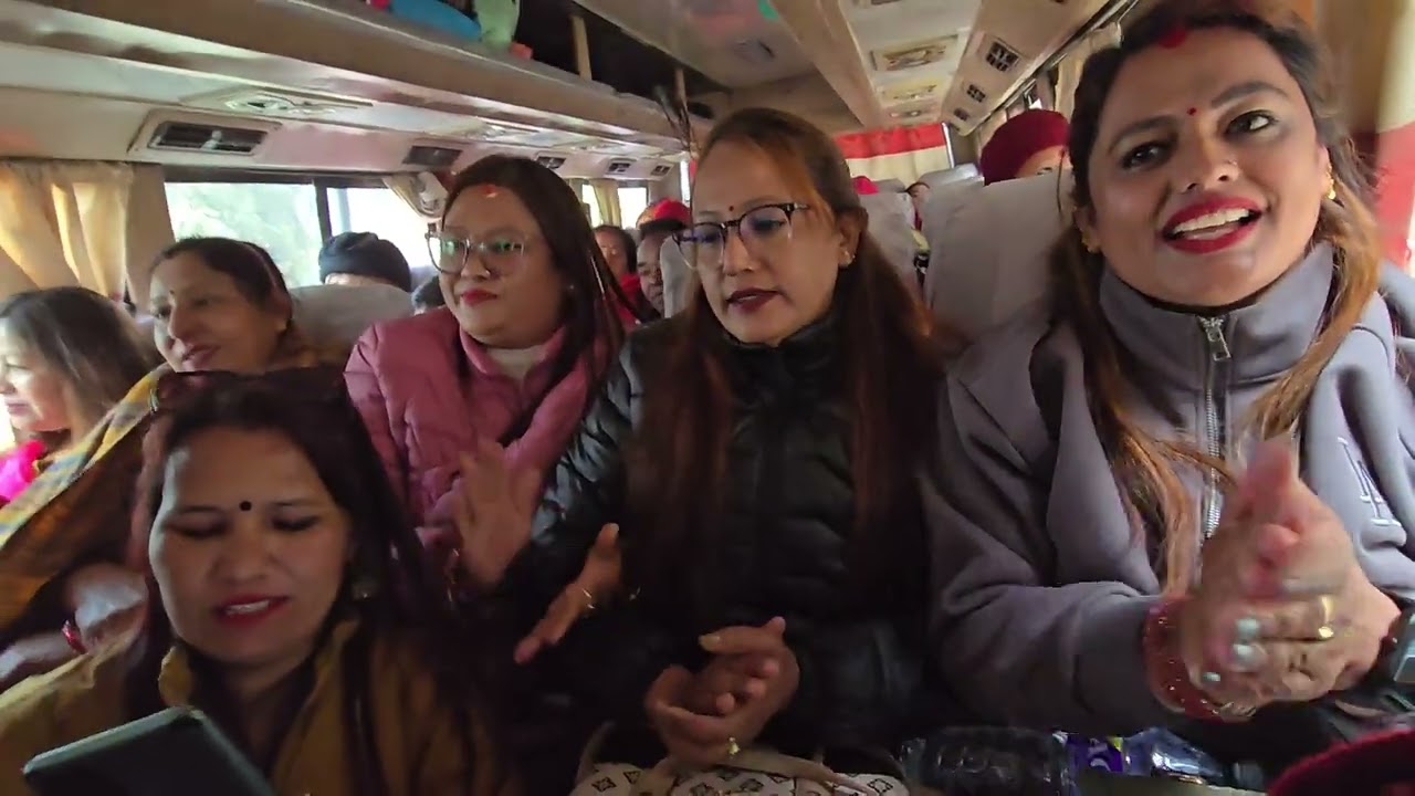 देब्घाट जादै गर्दा दिदिबैनि को झन्डै हानाहान भयको ।।हेर्न नभोल्नु होला