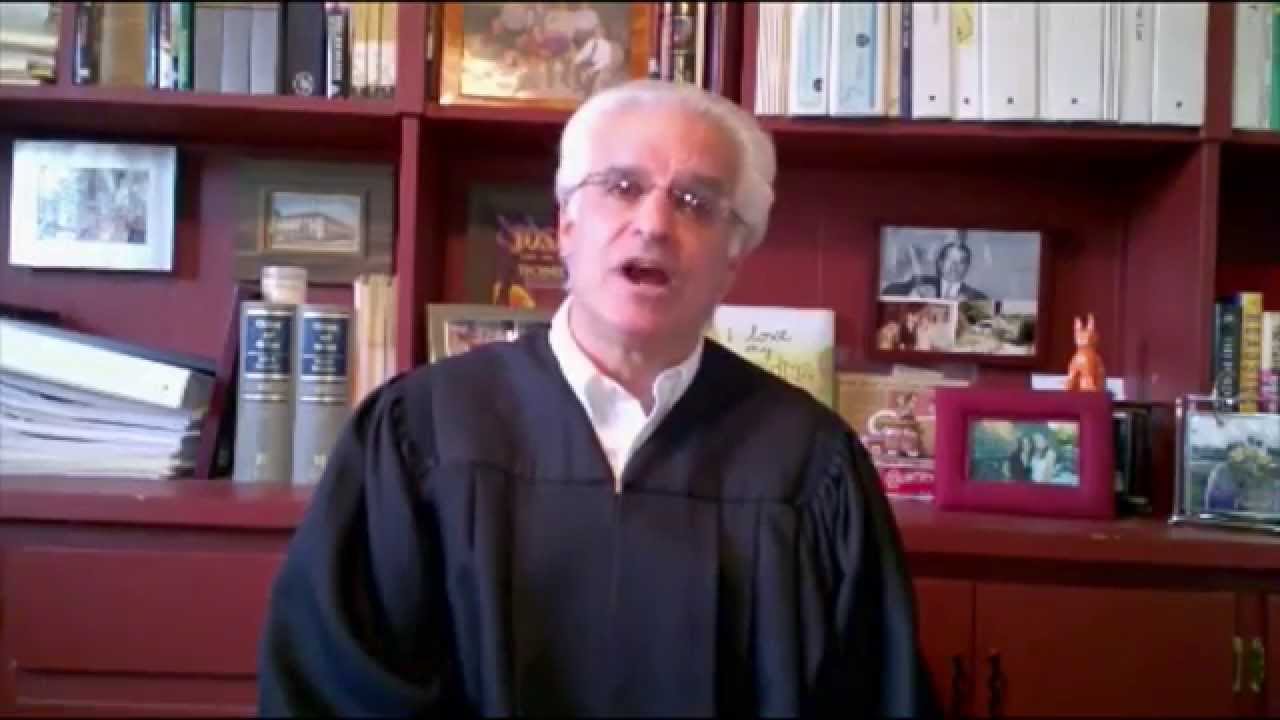 What's the Difference Between a Grand Jury and a Trial Jury?