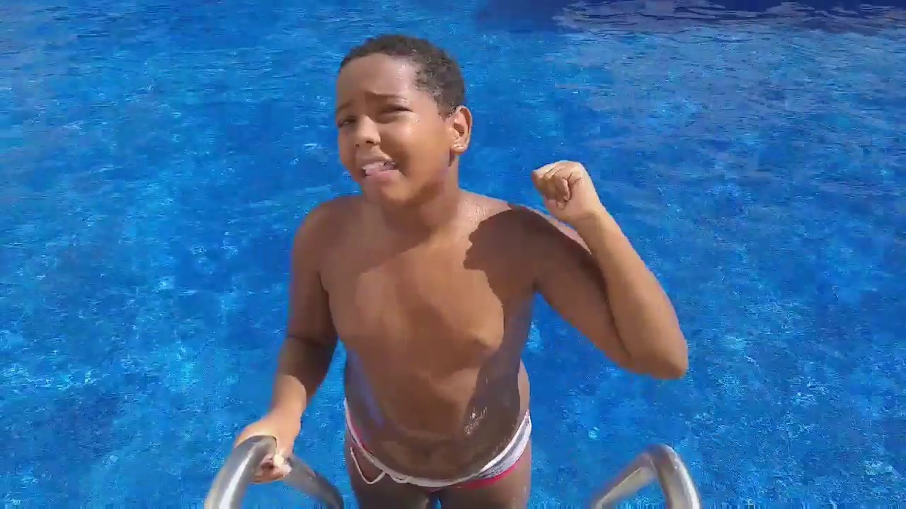 Desafio De Baleiô Na Piscina Youtube