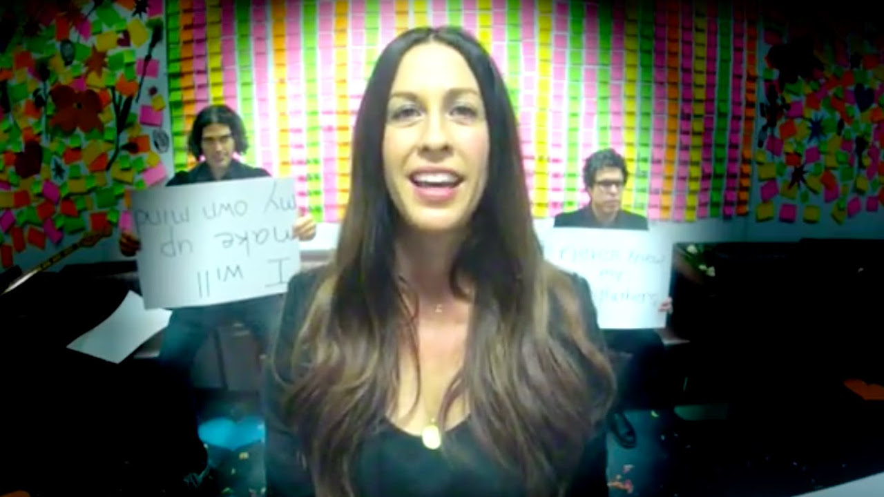 Alanis Morissette Performs her Song \