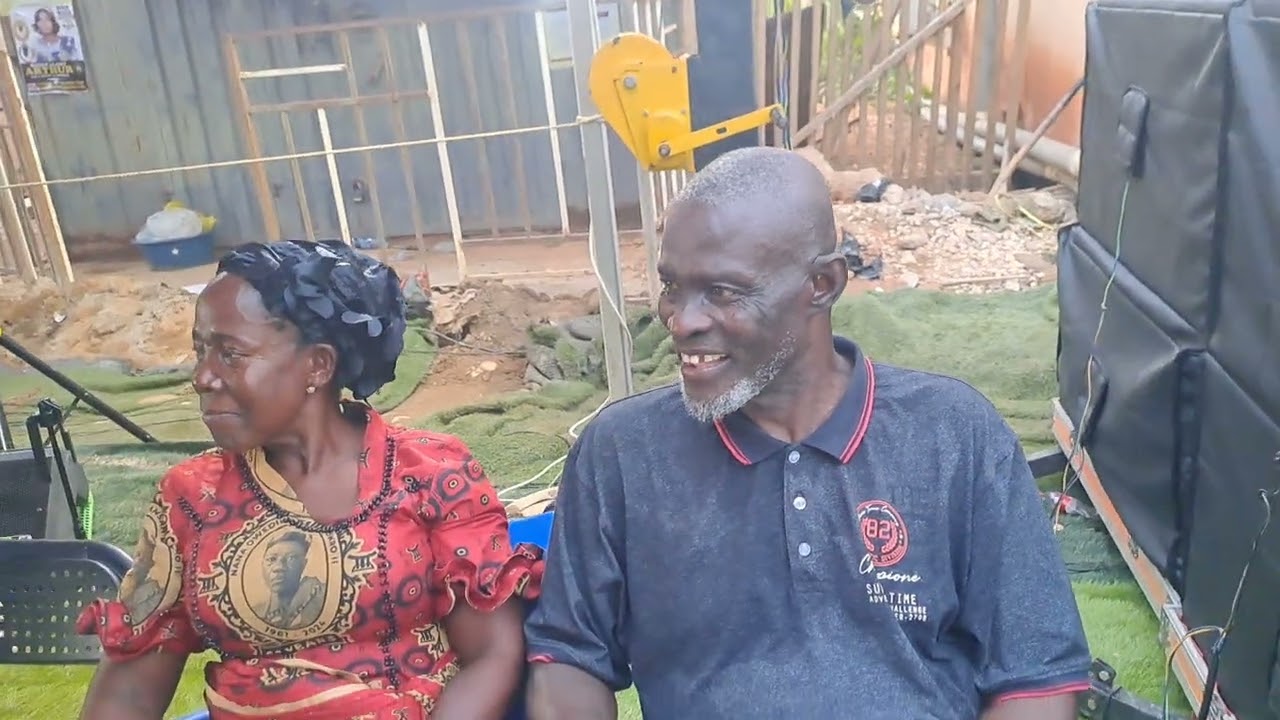 Асейбу Аманфи наслаждается выступлением своего сына Одехие Кеффа в Васа Акропонг