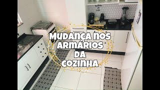 MUDANDO O ARMÁRIO DA COZINHA /TENTEI DEIXAR MEU ARMÁRIO SIMPLES COM CARA DE PLANEJADO. Jo Barbosa