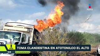 Fuerte explosión por presunta toma clandestina en ducto de Pemex en Atotonilco El Alto